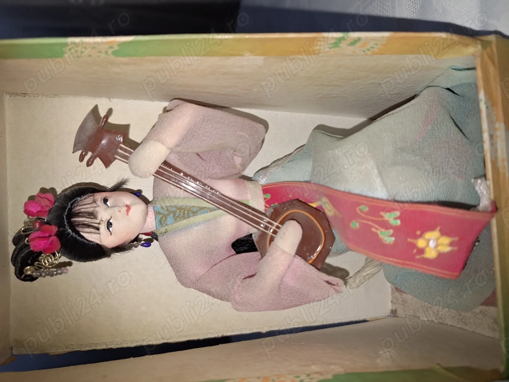 Papusa veche, Piesa rara, păstrata impecabil. 