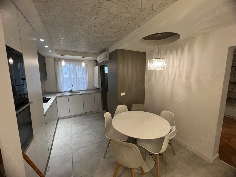 Apartament 3 camere de inchiriat zona Central