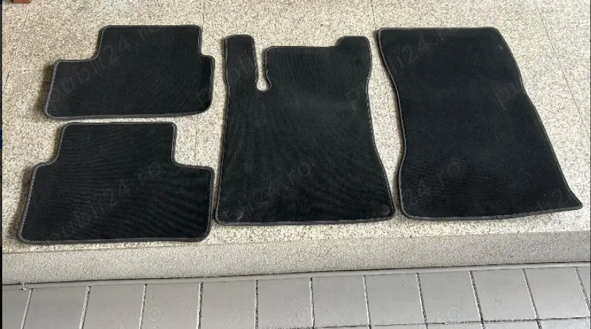 Set 4 presuri mocheta noi Mercedes CLA sau A klasse originale.
