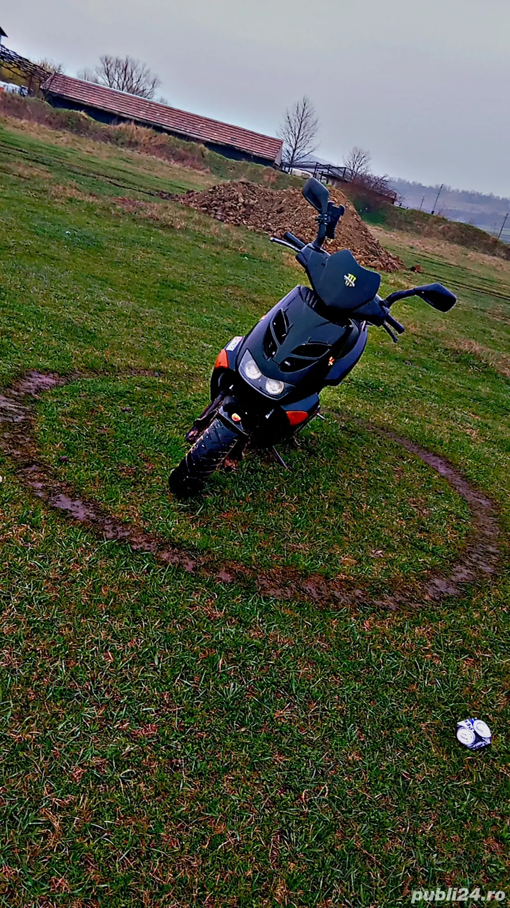 vând scuter Aprilia SR50  vând scuter Aprilia SR50