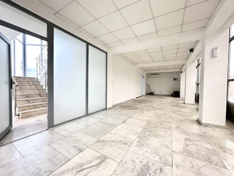 Spatiu comercial de inchiriat, 60 mp utili - zona Modern
