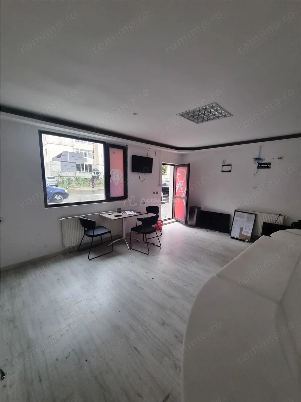 Spatiu comercial si teren stra.Bucuresti langa C.E.C