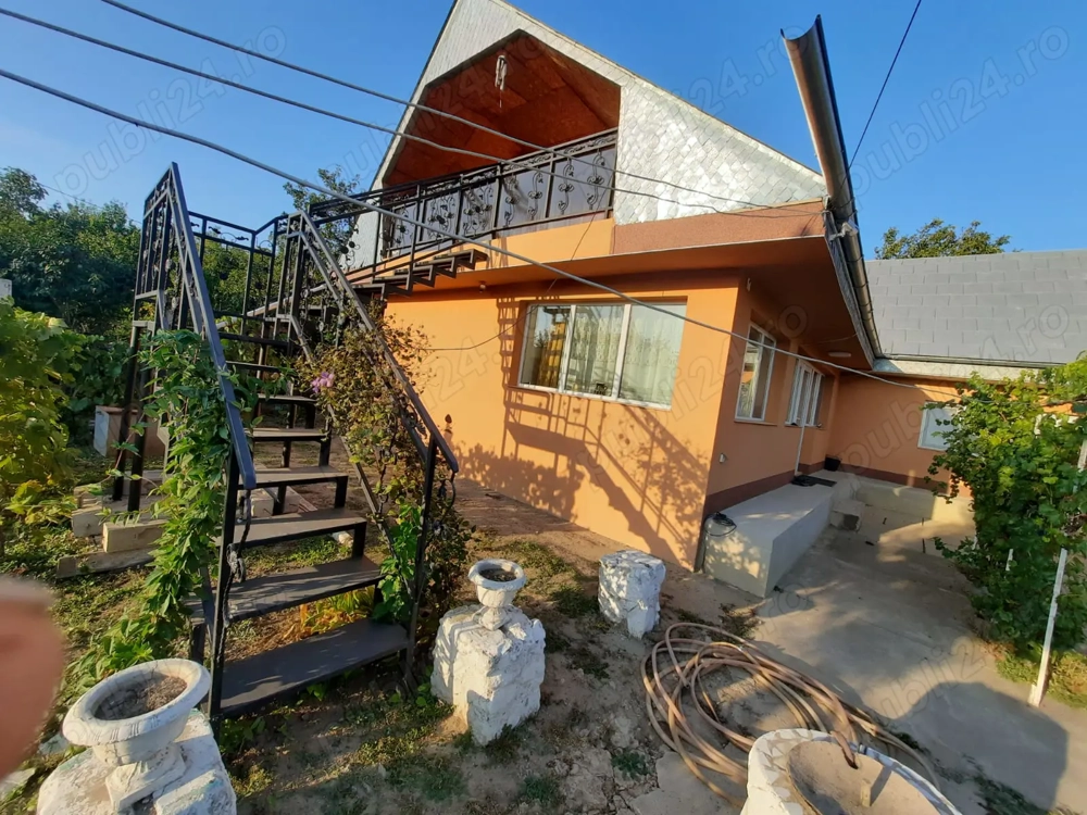 Casa Zorleni, 4 camere  130 mp + anexe, curte 1800 mp Casa Zorleni, 4 camere  130 mp + anexe, curte 1800 mp