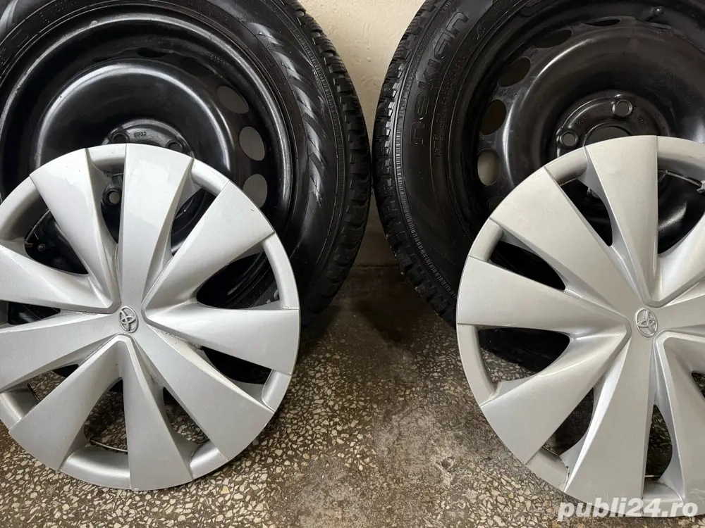 Set roți iarnă jante oțel cu anvelope Nokian 165/65/R14 79T + capace originale Toyota Aygo