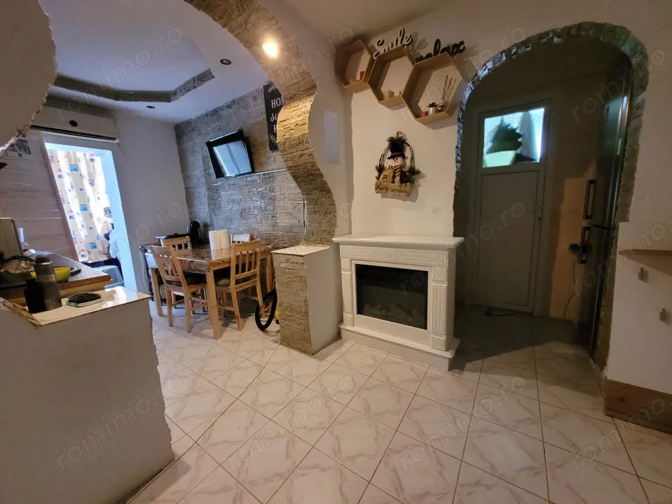 Vânzare apartament 2 camere, decomandat, vizavi de Mall Tg Jiu 