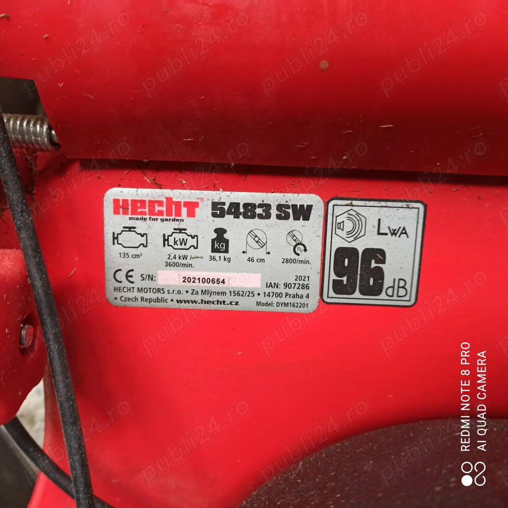 Mașina de tuns gazon, iarba.