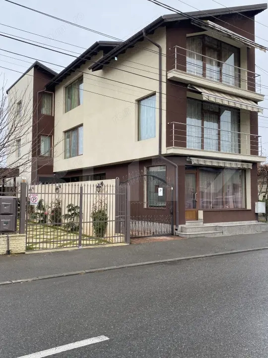 Casa de vanzare, 295 mp, zona Central 