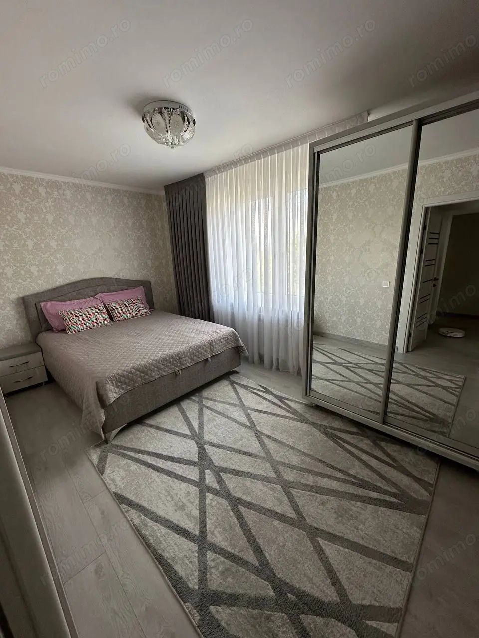 de vanzare apartament cu 3 camere in zona Bucovina