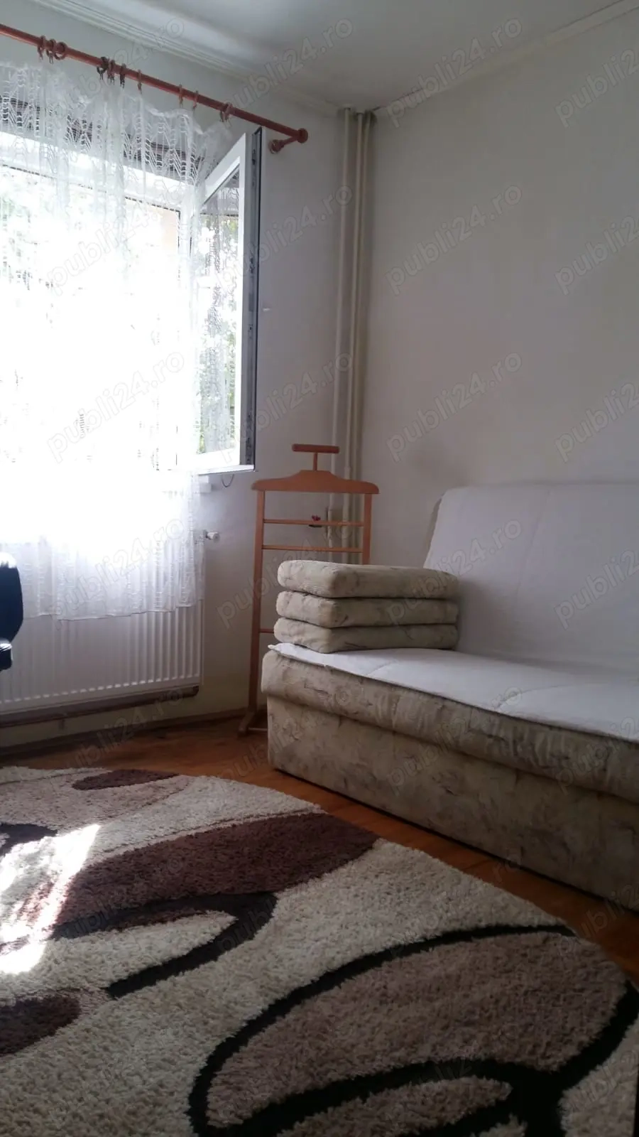 Proprietar închiriez apt cu 3 camere - Calea Lipovei