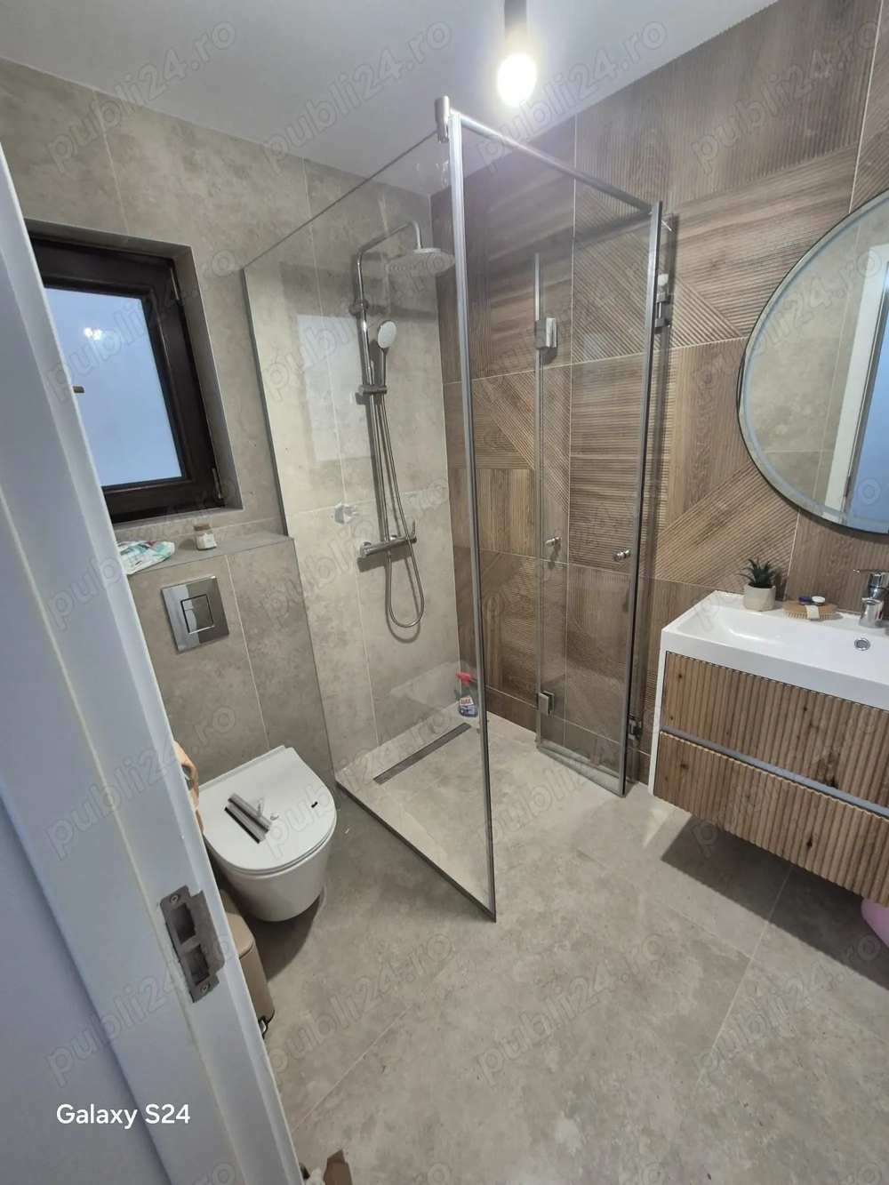 Cabine de duș,paravane și balustrade din sticlă securizată  la comandă