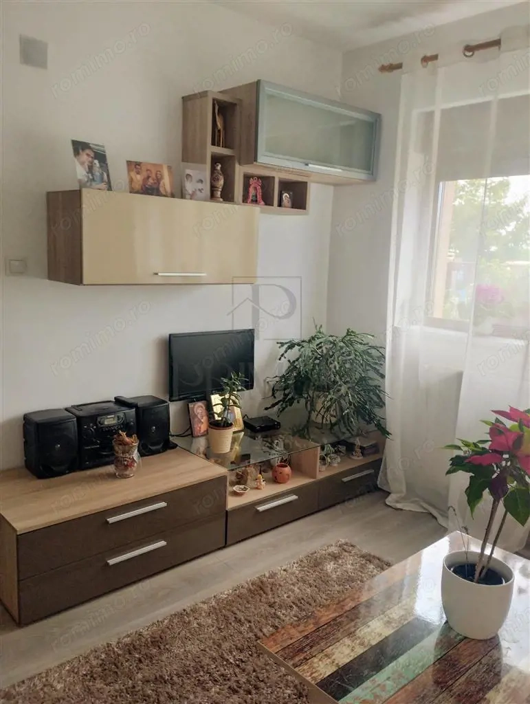 Duplex partial mobilat - zona excelenta - toate utilitatile - bucatarie inchisa - panouri solare