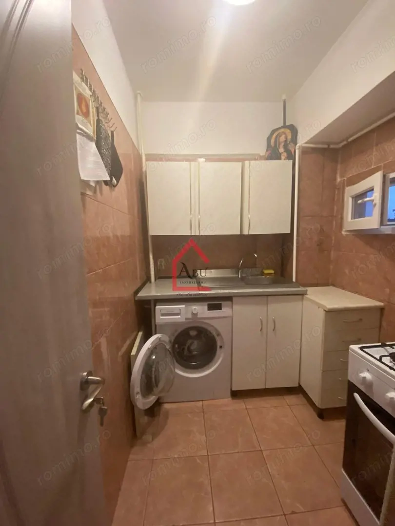 Garsonieră, Renovată, etaj intermediar, la bulevard, zona Frumoasa