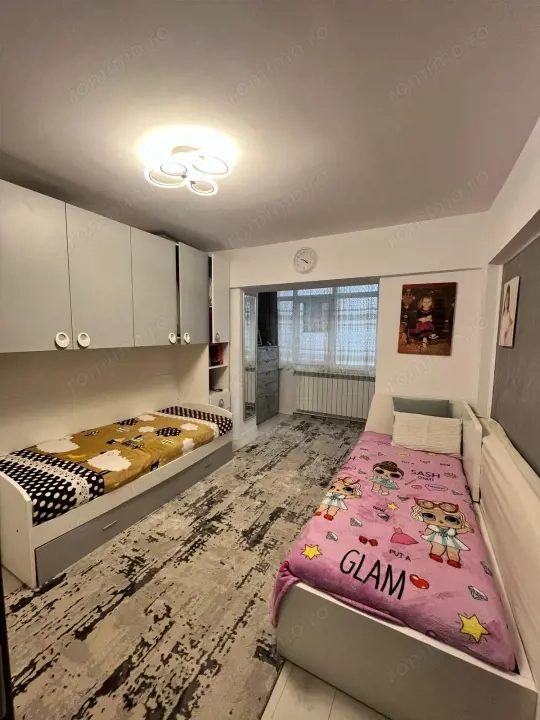 Apartament 3 camere, 80 mp, etaj 3 ,Radauti