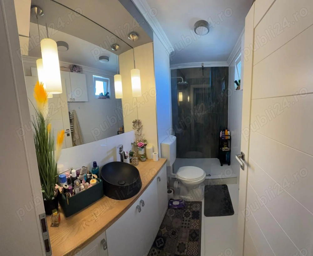 Vând ap 3 camere decomandat 