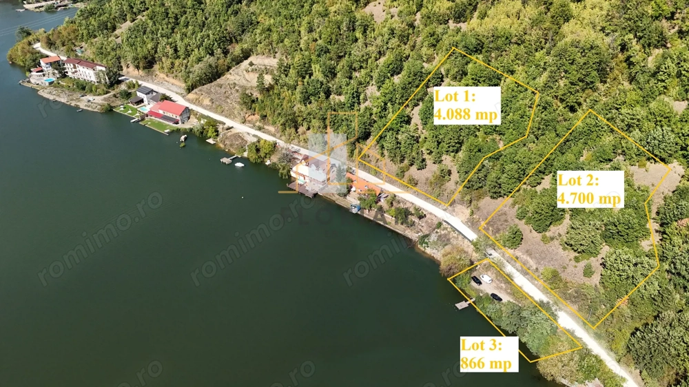 Teren la Eselnita,  Golful Mraconia - Statuia lui Decebal