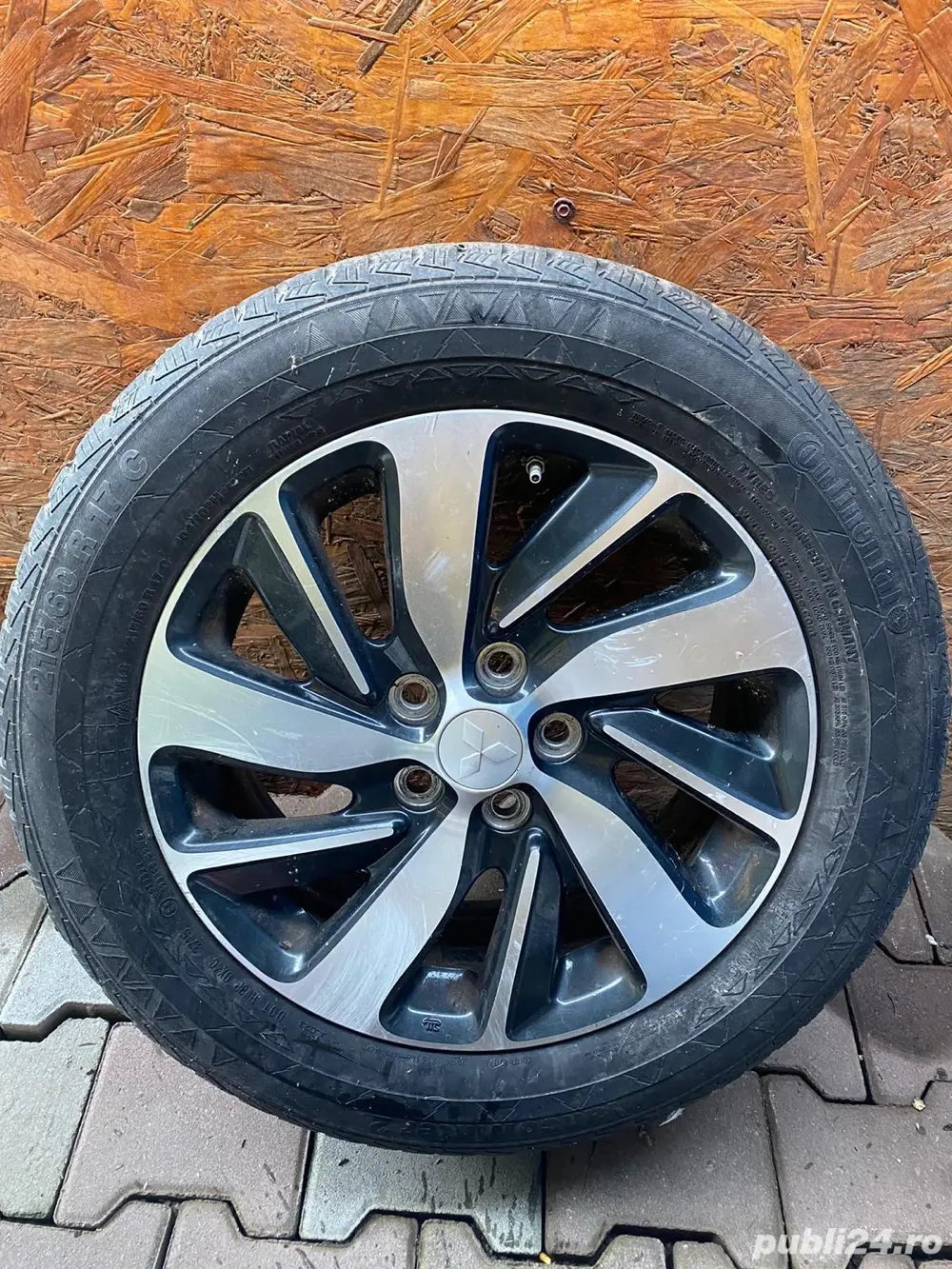 Vand Janta cu Anvelopa pe 17