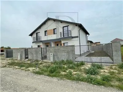 Cas #259; tip duplex – design modern - compartimentare eficient #259; - pozi #539;ionare premium în 