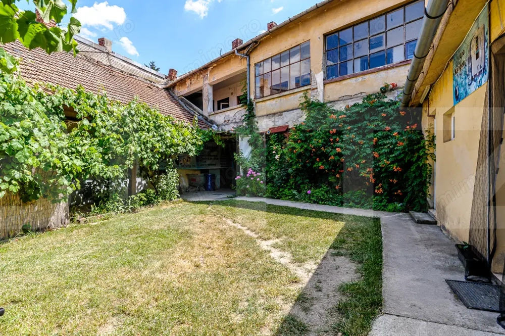  Casa de vanzare, 700 mp, teren de 1015 mp, strada Andrei Saguna