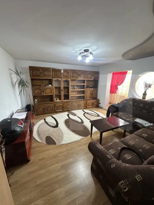 Apartament spațios cu 3 camere, complet renovat și excelent compartimentat