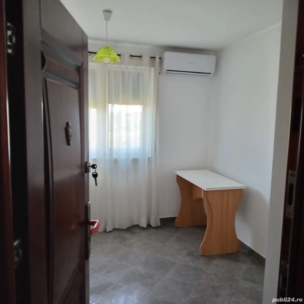 Vând cameră cămin gară 