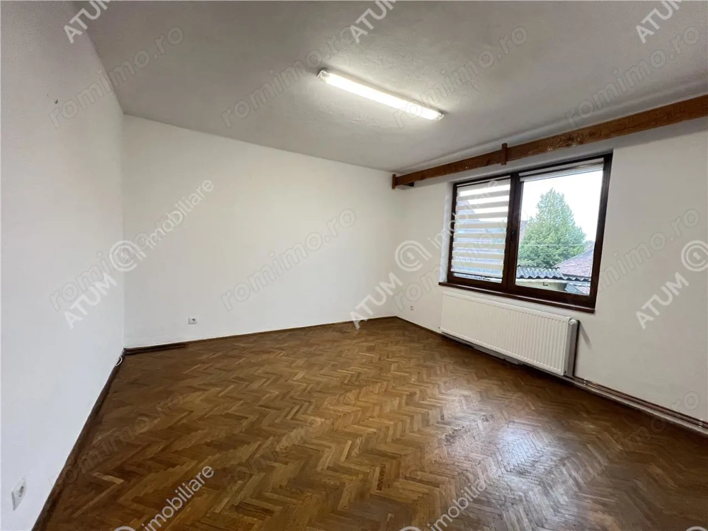 Casa 3 camere cu 2 pivnite si teren de 242 mp zona Calea Dumbravii