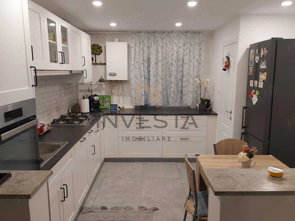 Apartament cu 3 camere decomandate, cartierul Zorilor, strada Lunii!