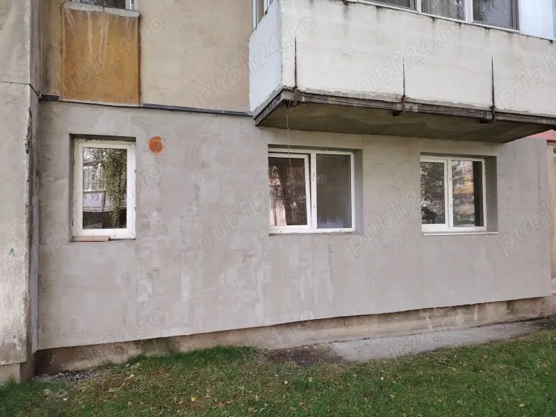 Ap.2cam. Petrosani-Aviatorilor (zona Biblioteca), 35 mp, parter, izolat, termopane Ap.2cam. Petrosani-Aviatorilor (zona Biblioteca), 35 mp, parter, izolat, termopane