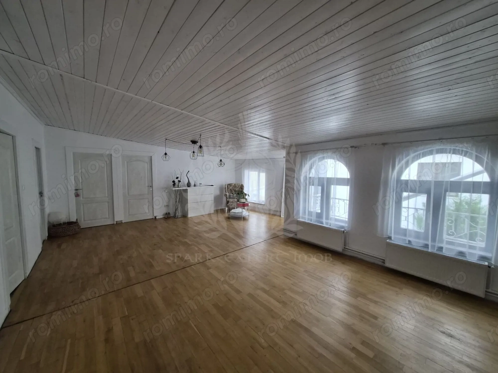 //SPATIU COMERCIAL//REZIDENTA//