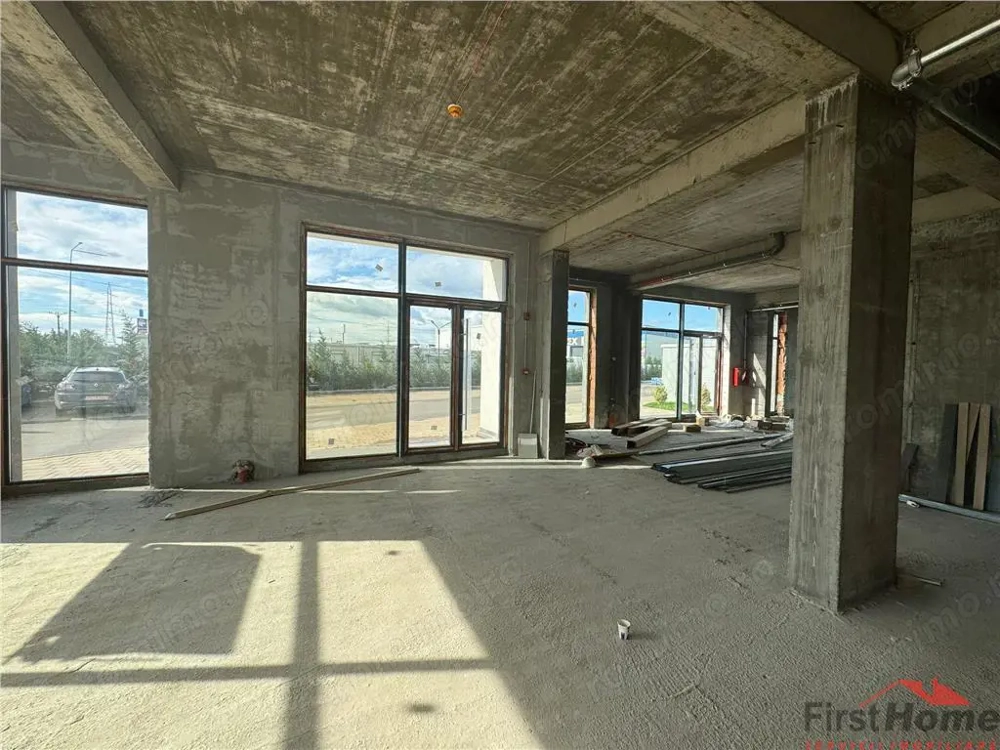 Sp com 195 mp, 7 locuri de parcare, 4 intrari, zona de Nord, bloc nou