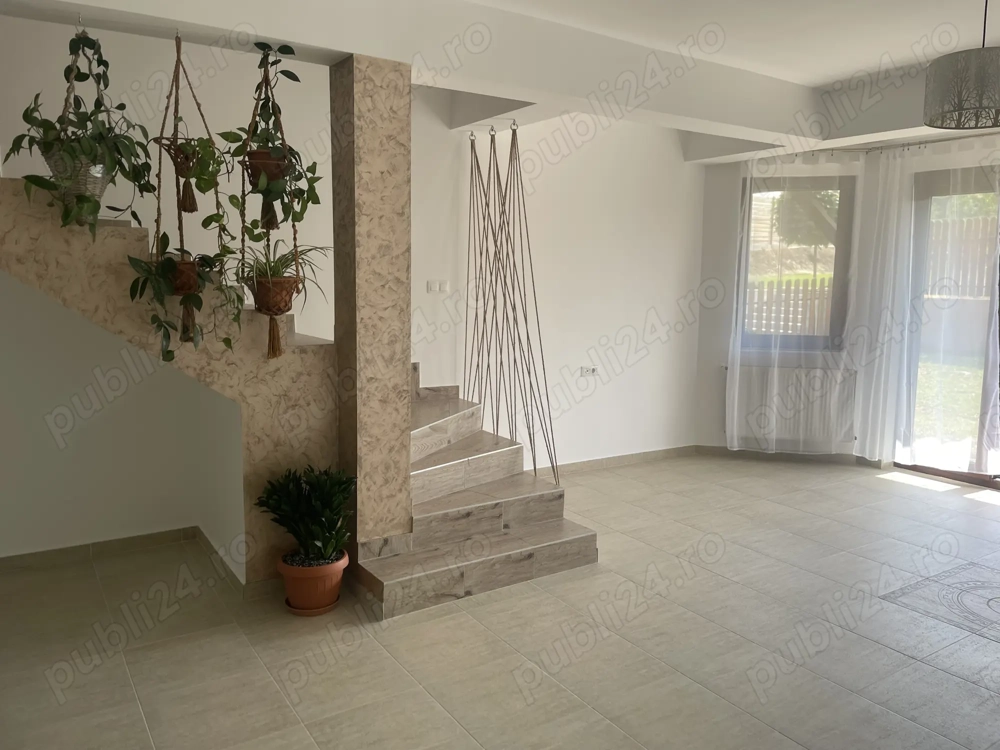 Dau în chirie casă cu 6 cam. 220mp pe trei niveluri cartier Panorama