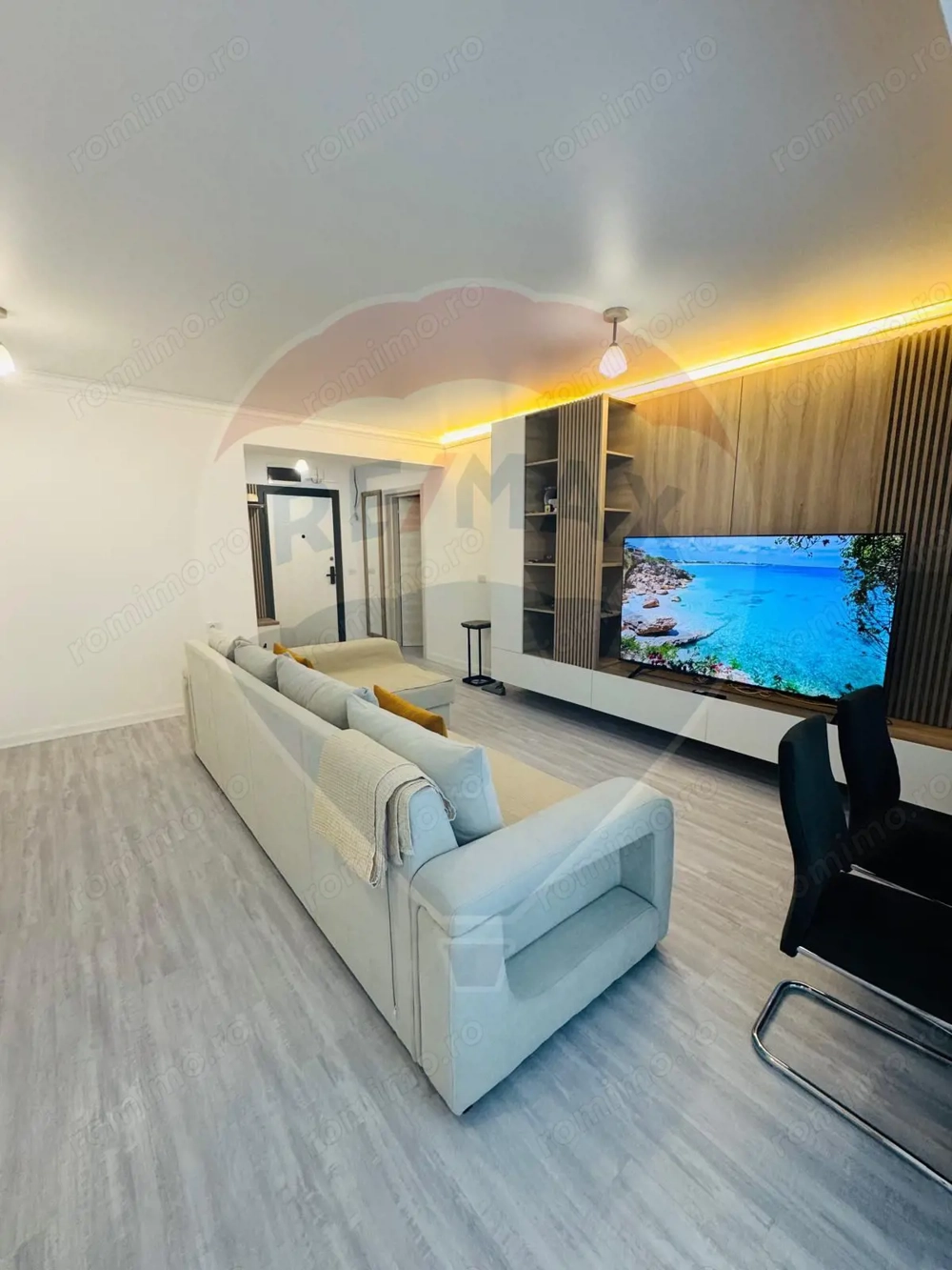 Apartament+loc de parcare in prima linie la mare White Titanic