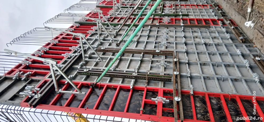 Angajez urgent muncitori în constructii.