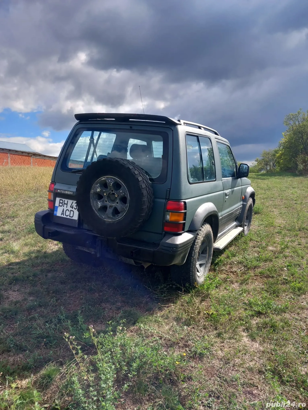 Vand Mitsubishi Pajero + cusca de caini