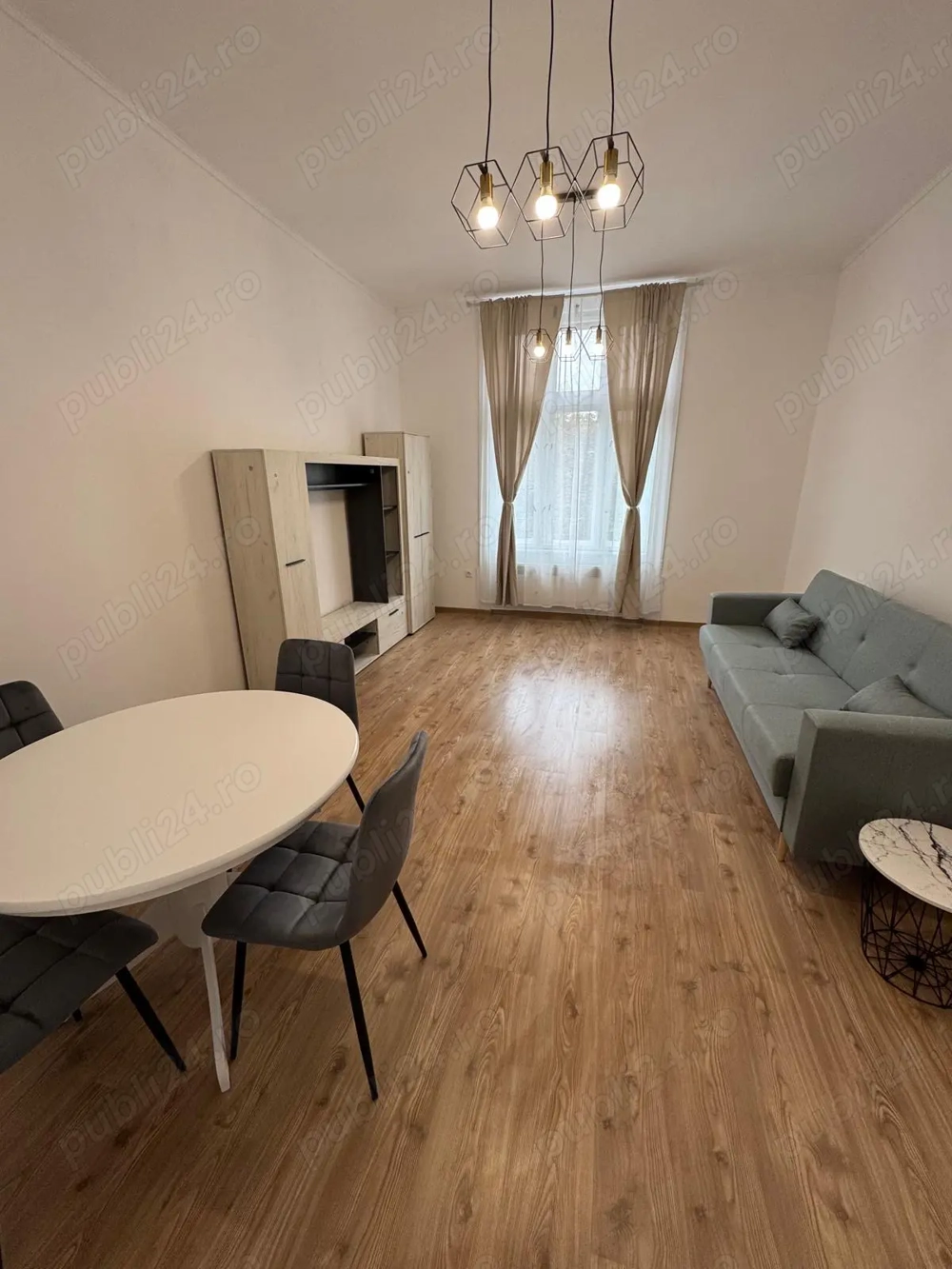 Vând Apartament 1 Camera Ultracentral zona Facultate,Piața Unirii 