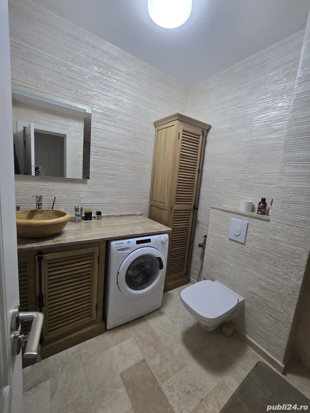 Vand apartament doua camere