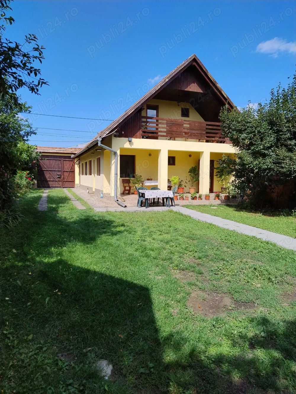 Vând casă în Petrești Alba