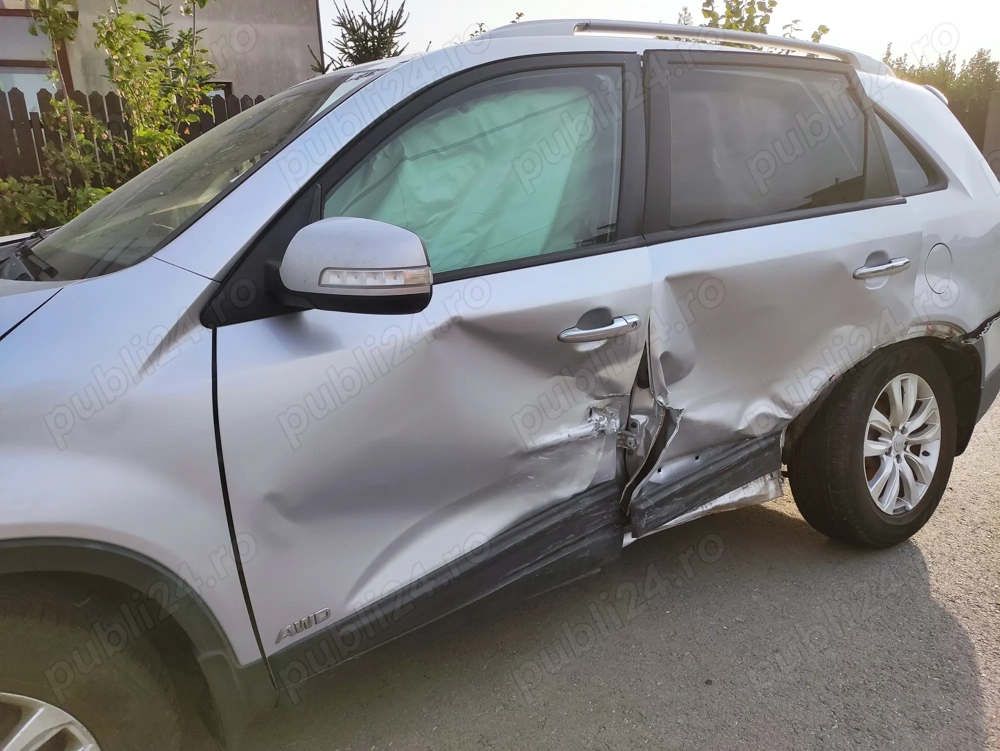 Vand KIA SORENTO avariata Vand KIA SORENTO avariata