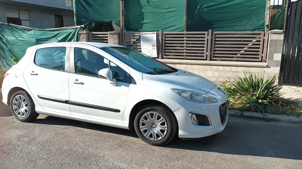Vând Peugeot 308.