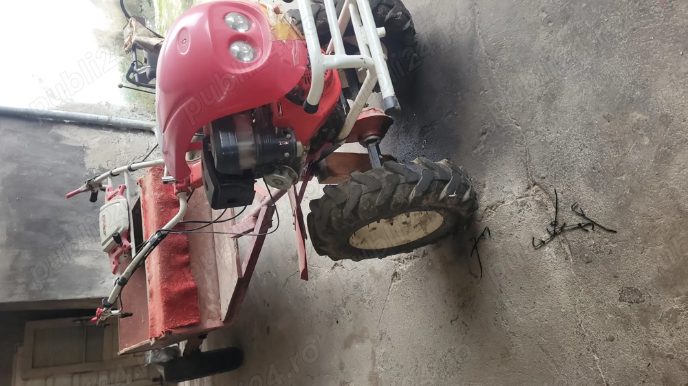 Vând motocultor cu remorca 