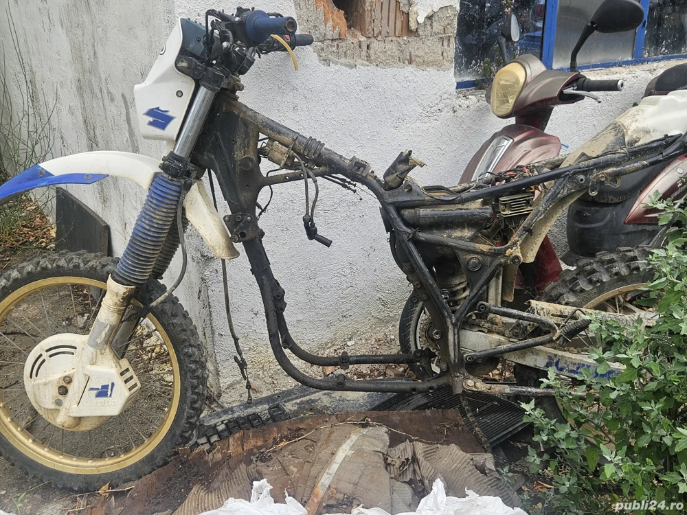 Dezmembrez Suzuki dr 650  Dezmembrez Suzuki dr 650