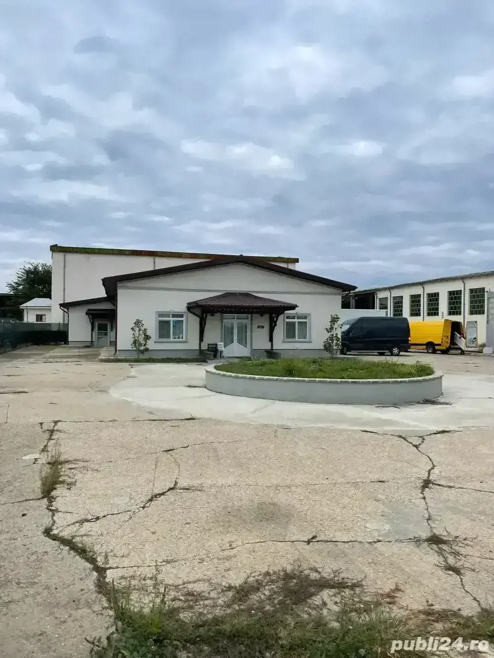 Teren industrial cu platforma betonata