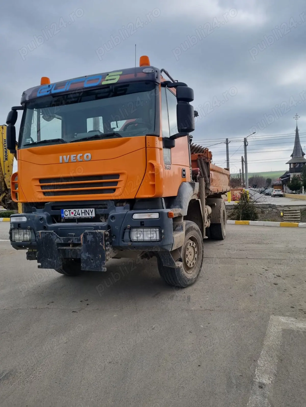 VAnd basculanta Iveco 4x4 cu macara