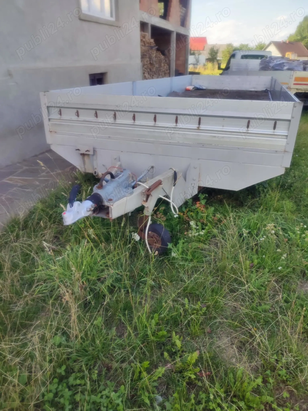 Remorca cu spatiu mare de incarcare.