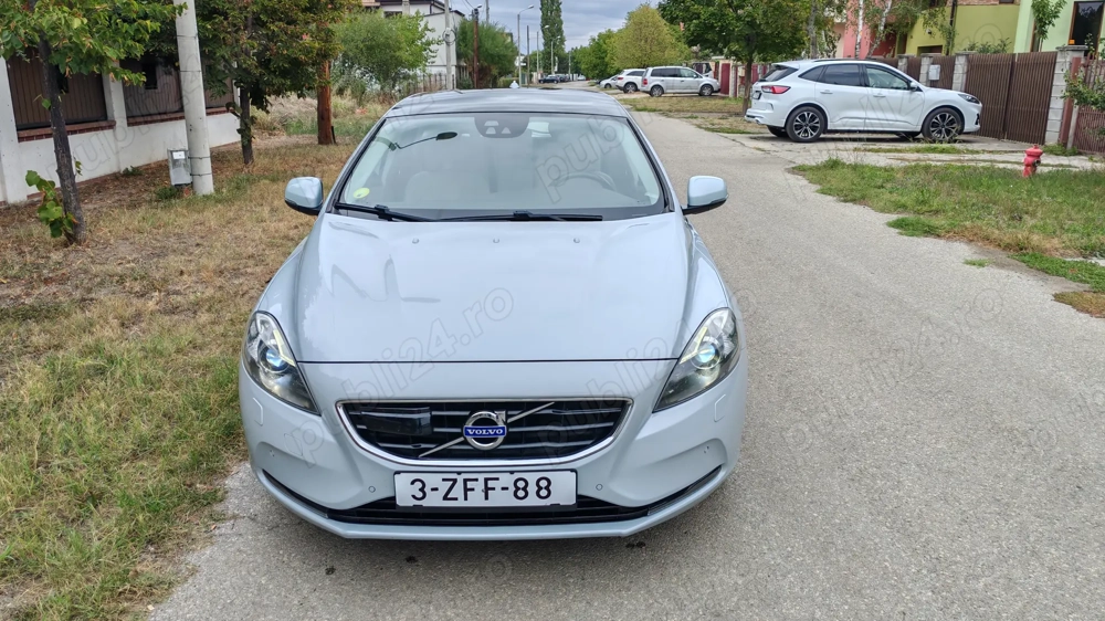 -VOLVO-V-40- Interior Piele-Crem-Motor 2.0-Diesel-190 cp-Model Deosebit-IMPECABIL-!!!