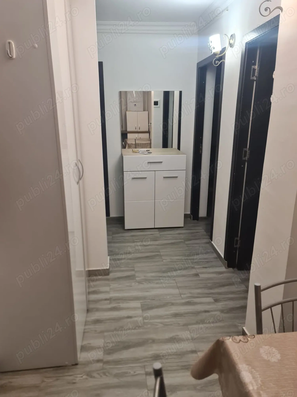 Închiriez apartament Închiriez apartament