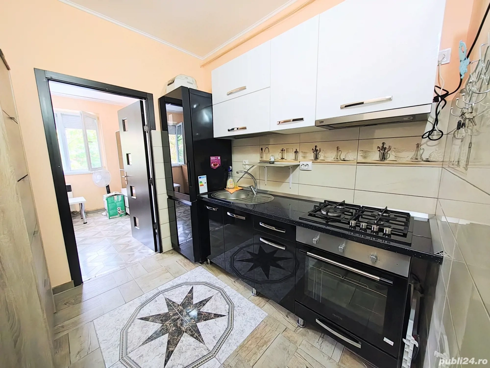 Vand garsonieră în Hunedoara, zonă centrală, lângă pietonala Corvin, etaj 1, 23.900 euro neg