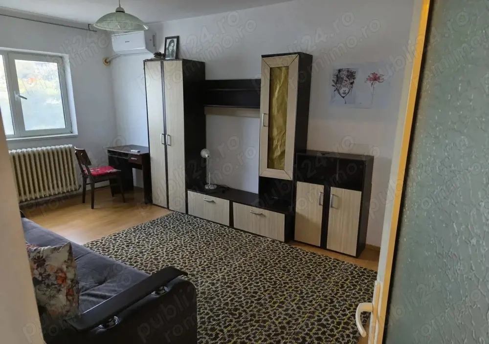 400 euro!Ap 2 cam decomandat in Podul de Fier