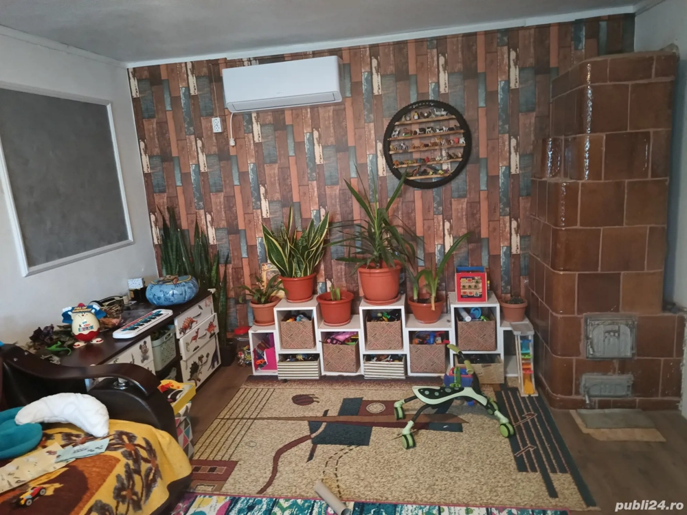 3 camere la casa 70 mp utili,toate utilitatile