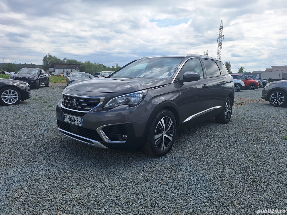 Peugeot 5008 cu 7 locuri din 2021 motor 1500 120 cp