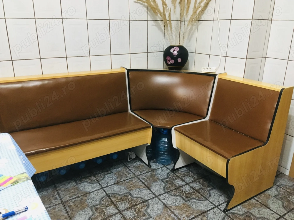 Vând colțar bucătărie și masă 